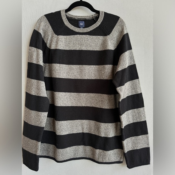 GAP | Oversized Striped Crewneck Sweater – Black & Gray | Size L (Unisex Fit) - Picture 4 of 10